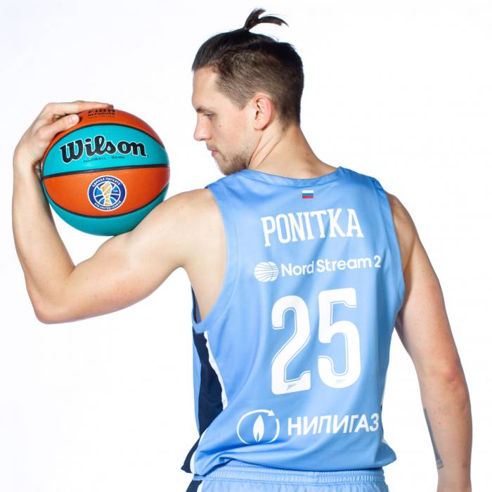 Foto di Mateusz Ponitka, stagione 2020-2021