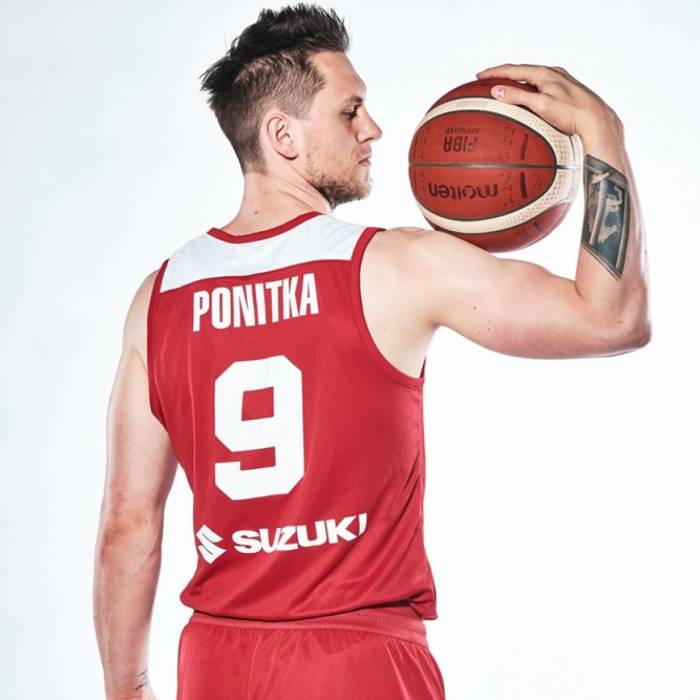 Foto di Mateusz Ponitka, stagione 2021-2022