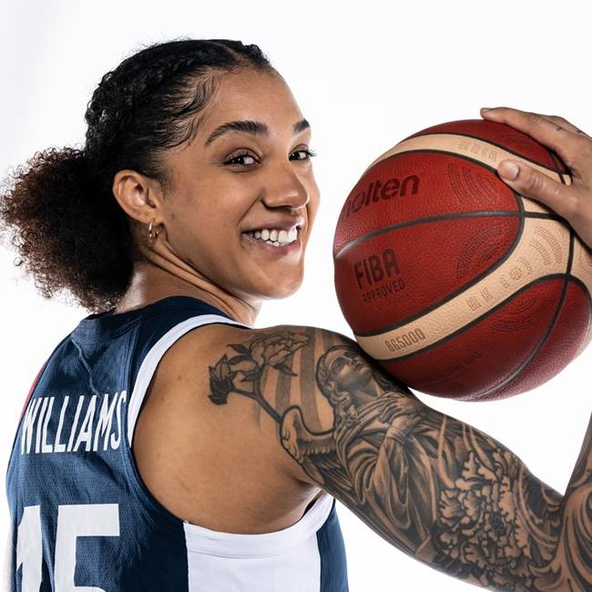 Foto de Gabby Williams, temporada 2022-2023