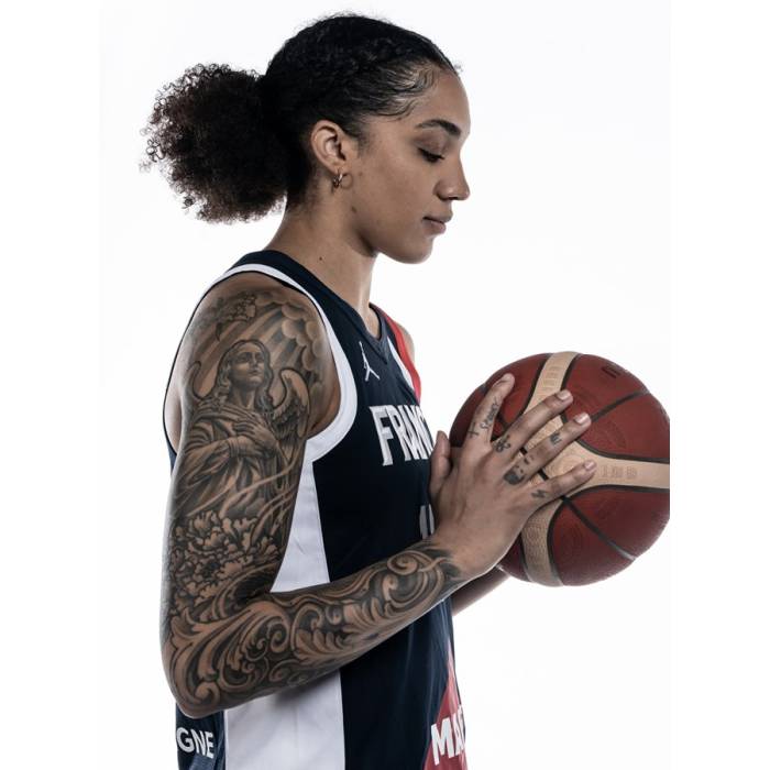 Foto de Gabby Williams, temporada 2022-2023