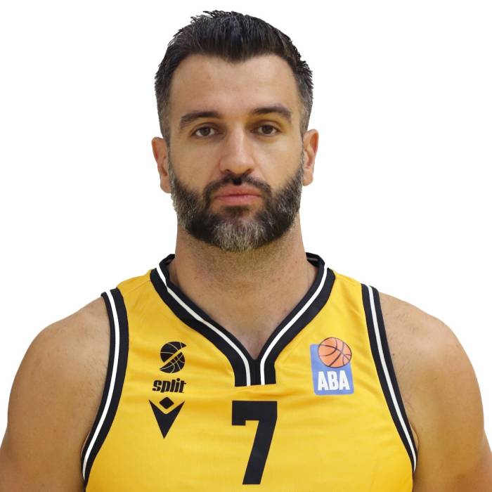 Photo of Mateo Kedzo, 2021-2022 season