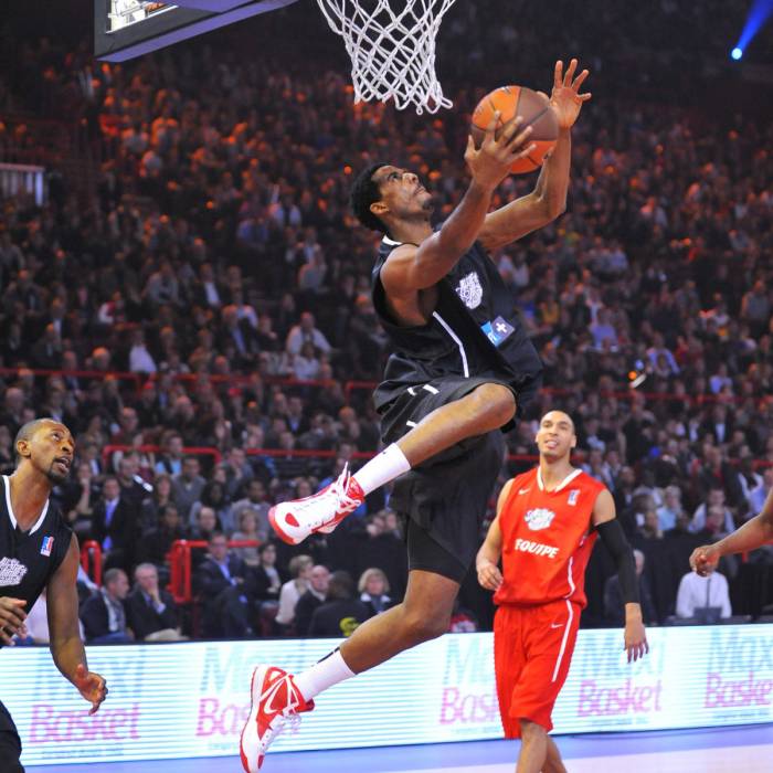 Photo de Alade Aminu, saison 2010-2011