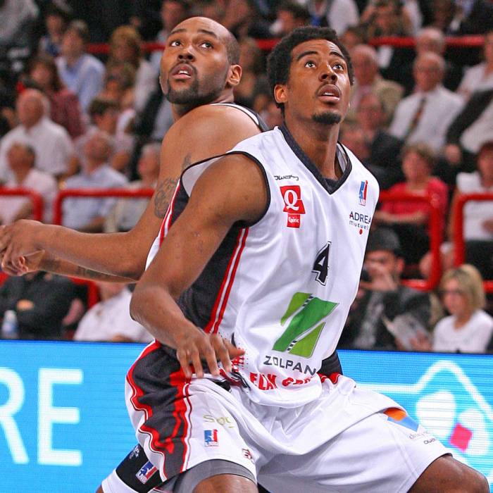 Photo de Alade Aminu, saison 2010-2011