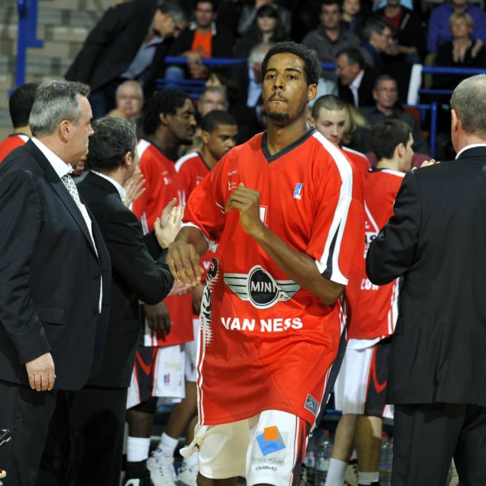 Photo of Alade Aminu, 2010-2011 season