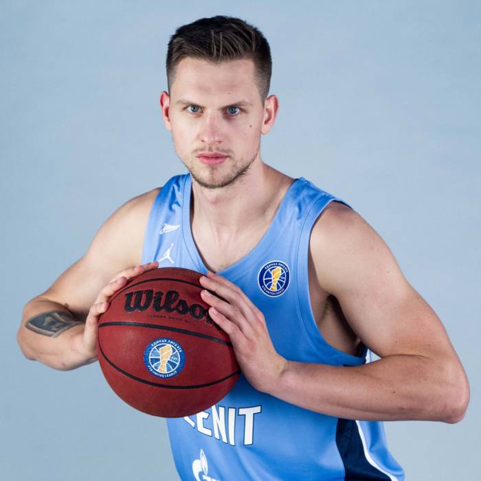 Foto de Mateusz Ponitka, temporada 2019-2020