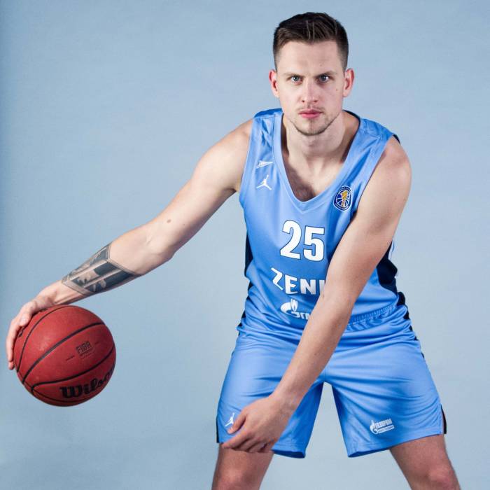 Foto de Mateusz Ponitka, temporada 2019-2020