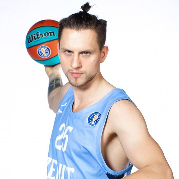 Photo of Mateusz Ponitka, 2020-2021 season