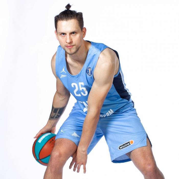 Photo of Mateusz Ponitka, 2020-2021 season