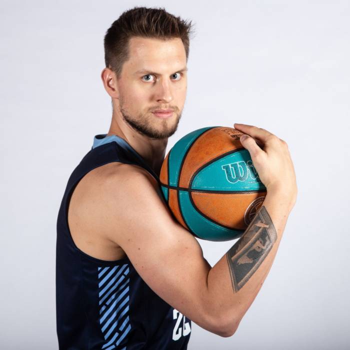 Photo of Mateusz Ponitka, 2021-2022 season