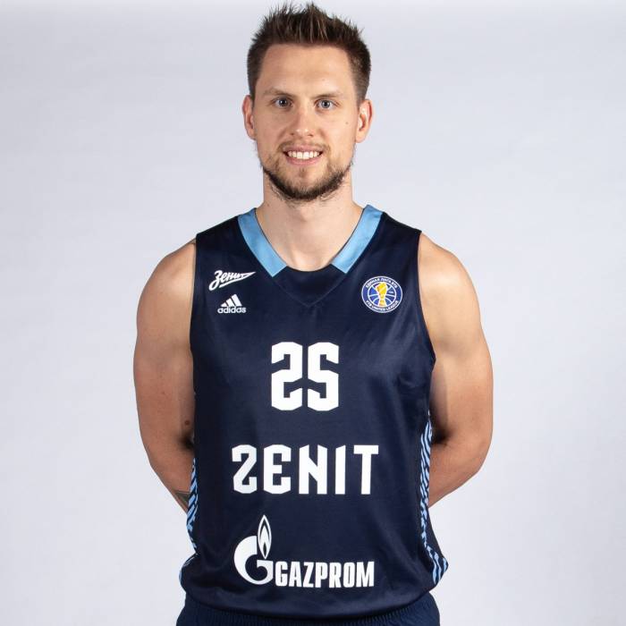 Photo of Mateusz Ponitka, 2021-2022 season