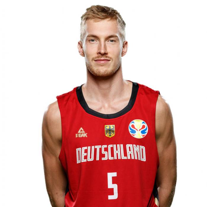 Photo of Niels Giffey, 2019-2020 season