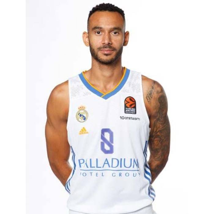 Photo de Adam Hanga, saison 2021-2022