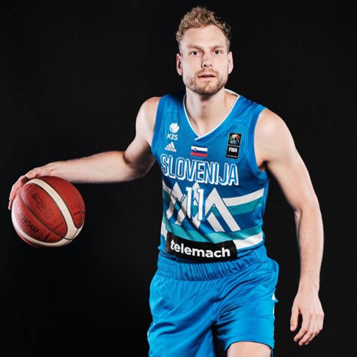 Foto de Jaka Blazic, temporada 2021-2022