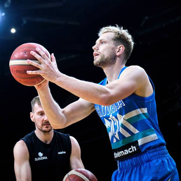 Foto de Jaka Blazic, temporada 2021-2022