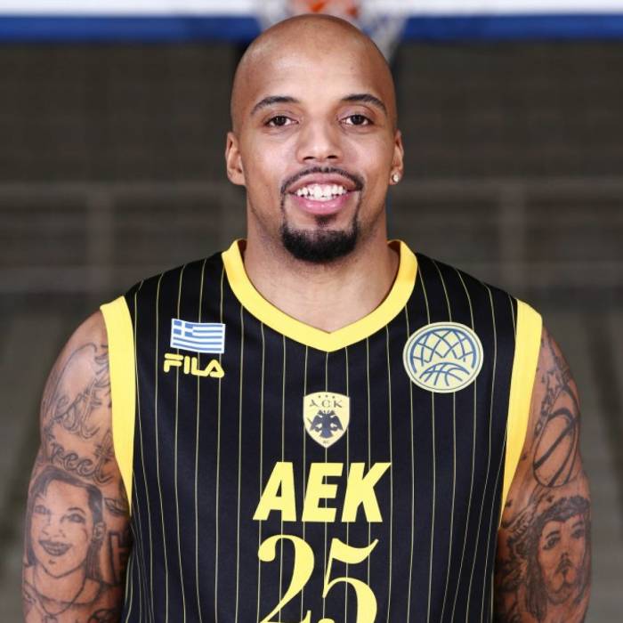 Photo de Jordan Theodore, saison 2018-2019