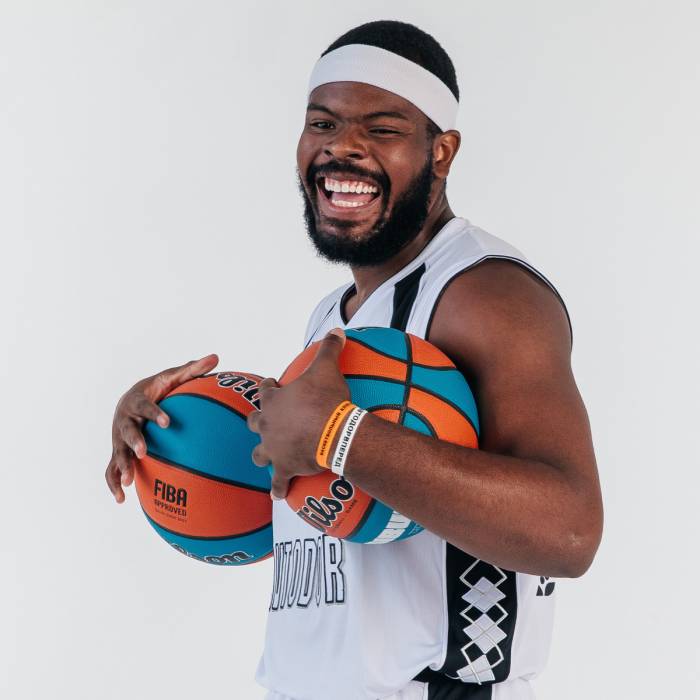 Foto de Ben Emelogu, temporada 2020-2021