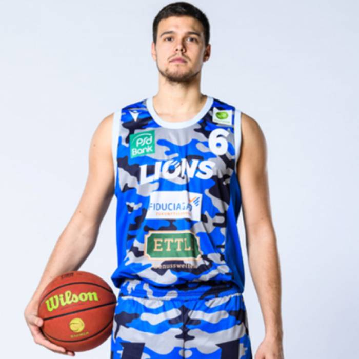 Foto de Emil Savic, temporada 2019-2020