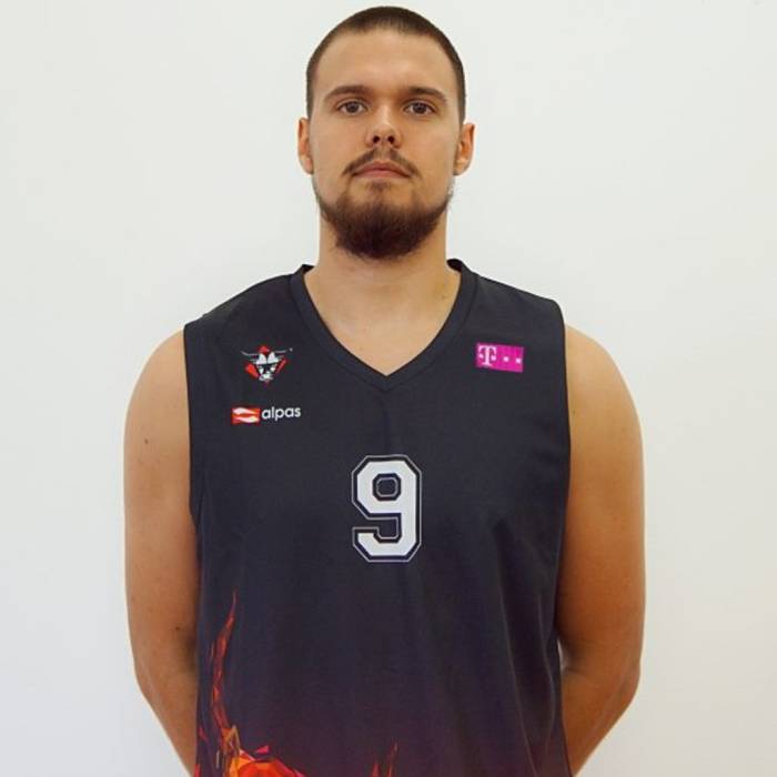 Foto de Emil Savic, temporada 2021-2022