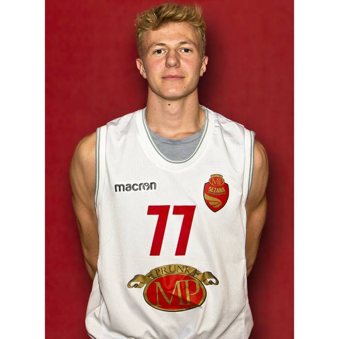 Photo de Nik Kucej, saison 2019-2020