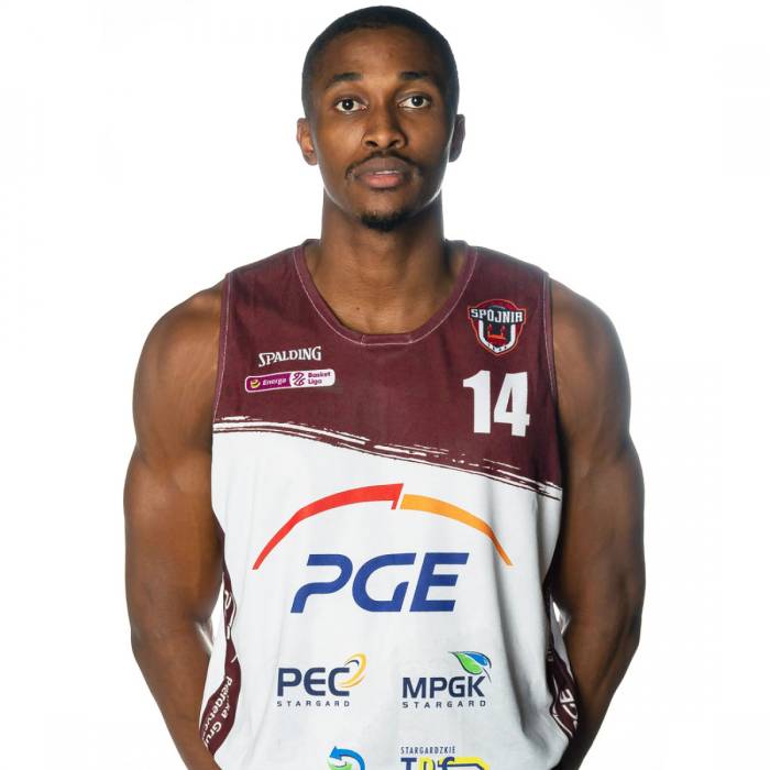 Foto de Peter Olisemeka, temporada 2019-2020