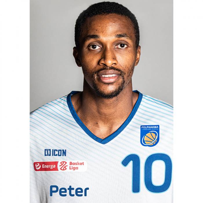 Foto de Peter Olisemeka, temporada 2020-2021