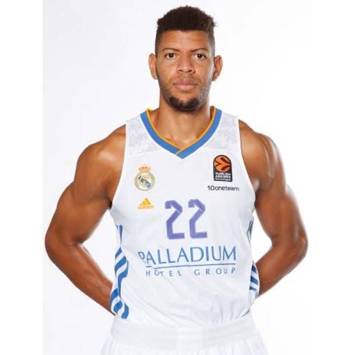 Foto de Walter Tavares, temporada 2021-2022