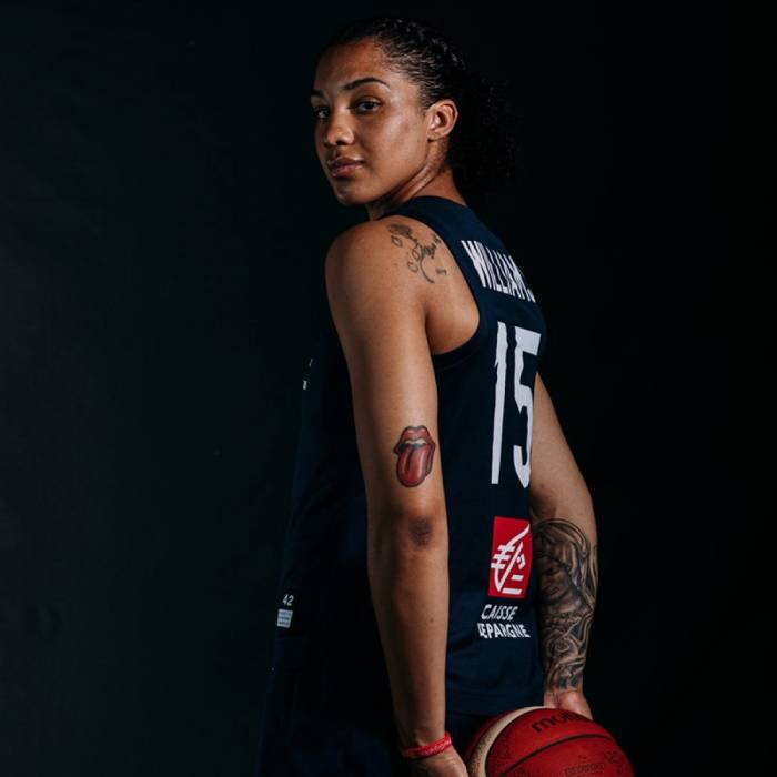 Foto de Gabby Williams, temporada 2021-2022