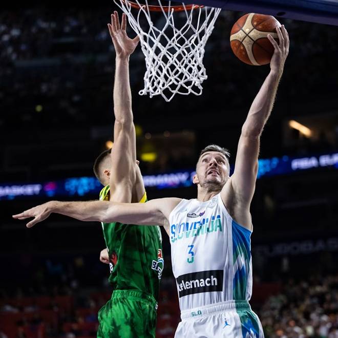 Foto di Goran Dragic, stagione 2022-2023